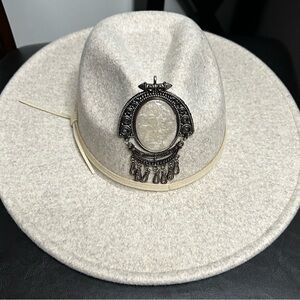 Elegant Cream Fedora hat with Silver Accent